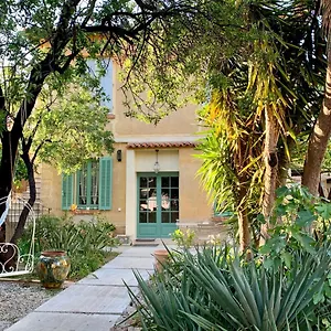 La Des Amandiers Bed and breakfast